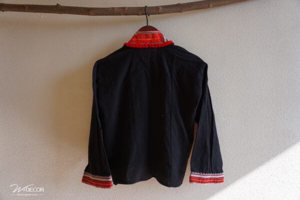 tribal Red Dao achter