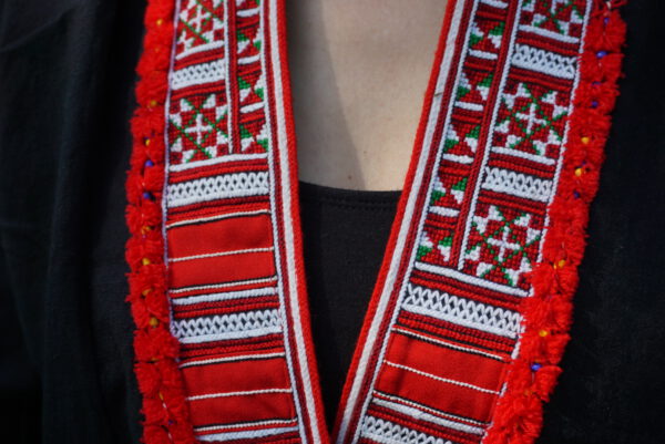 tribal Red Dao zoom