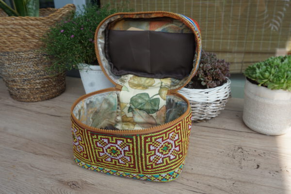 toilettas Oriental Yellow open