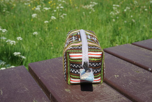 Pennendoos Oriental Bruin zijkant
