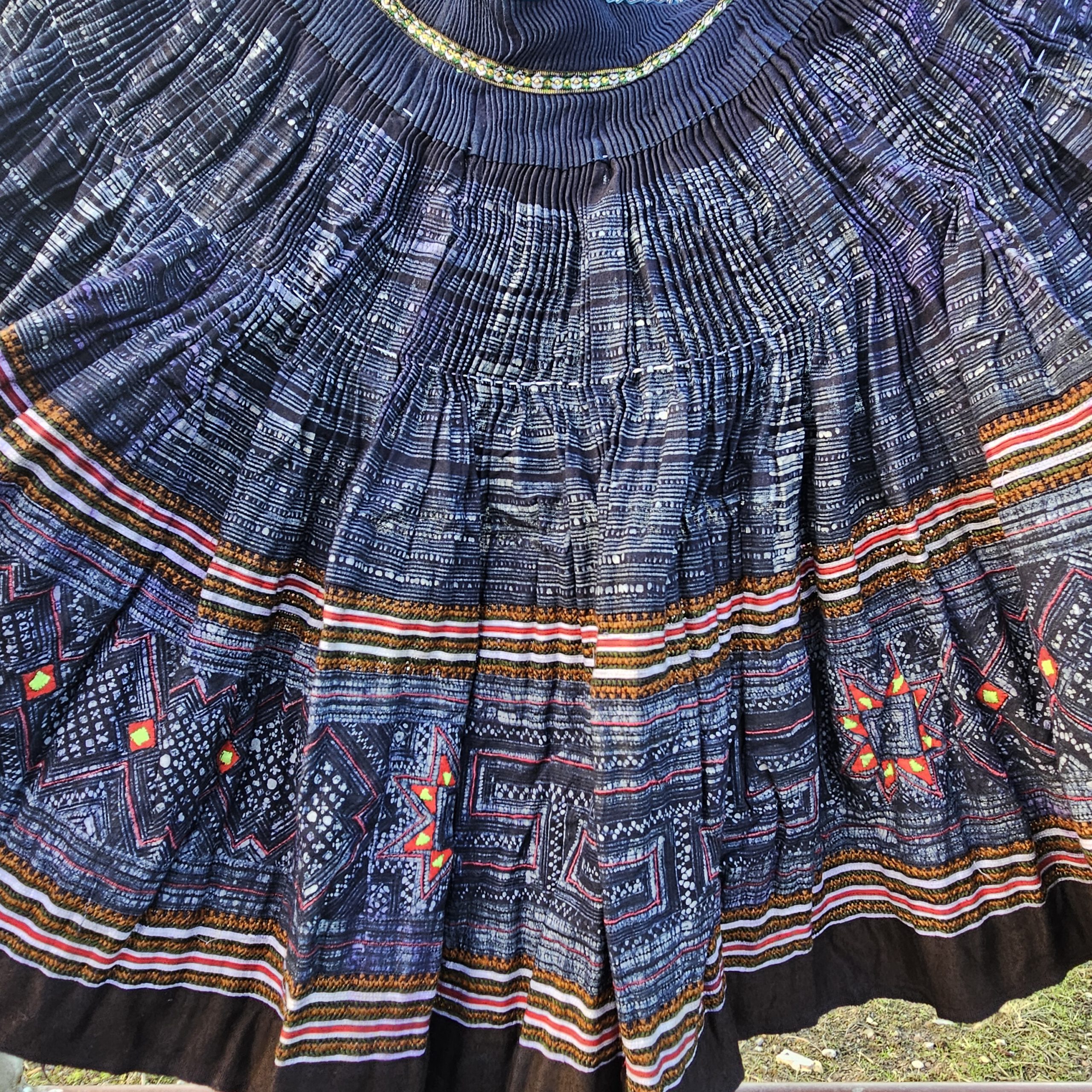 Plooirok Hmong 2409 onder